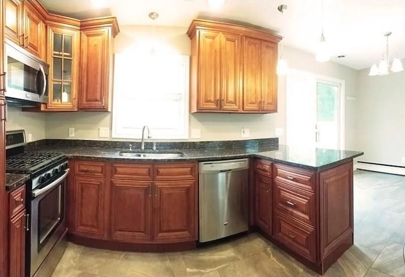 4 bed, 1560 sqft, $3,300 — Photo 3