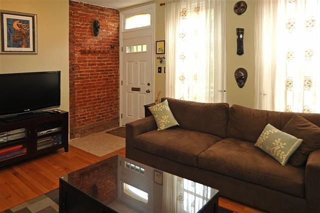 2nd image of 859 N Stillman St
