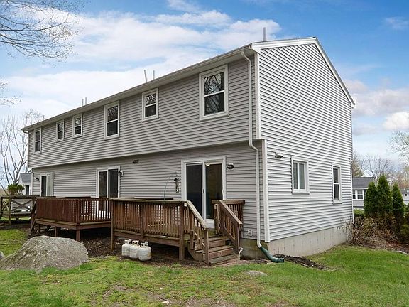 3rd image of 270 Sunderland Rd APT 95