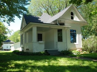 2221 Tremont St, Cedar Falls, IA 50613