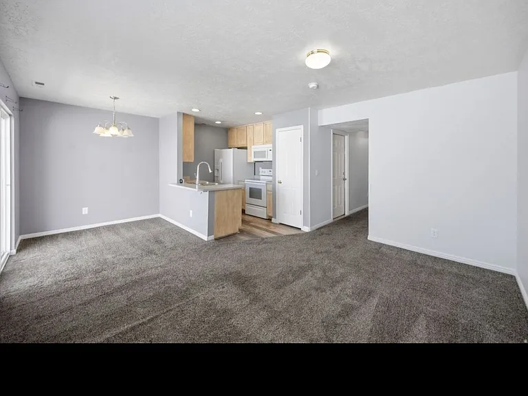 1436 W Mayapple Way — Photo 6