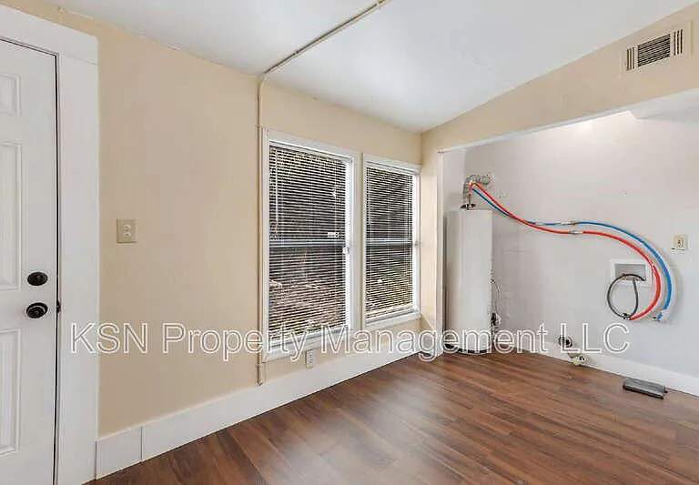 1921 Reynolds St — Photo 21