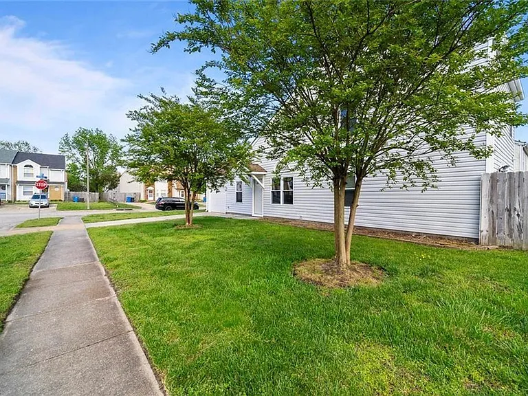 1254 Corkwood Cir — Photo 3
