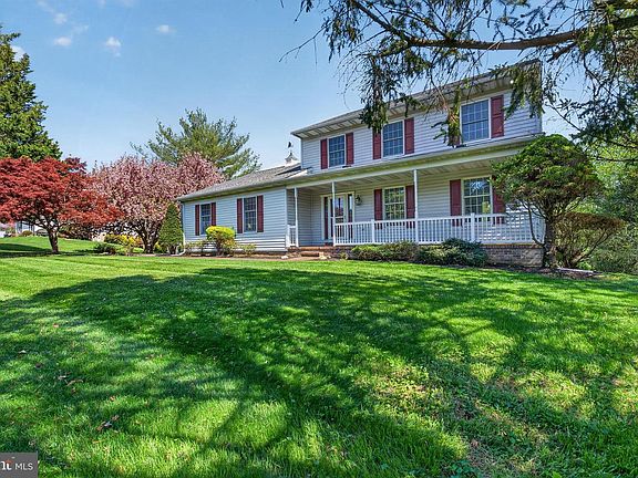 4th image of 11 Country Hill Ct