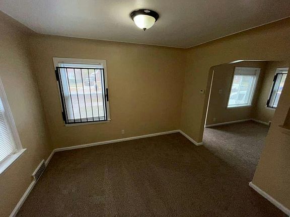 3rd image of 15461 Cedargrove St