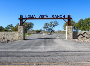 135 Cattlemans Crossing Dr, Harper, TX 78631