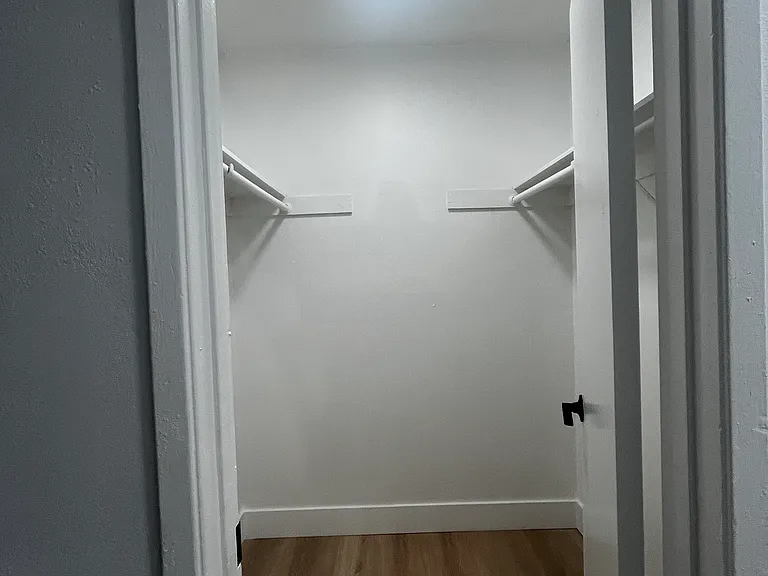 Park West Apartments — Photo 29