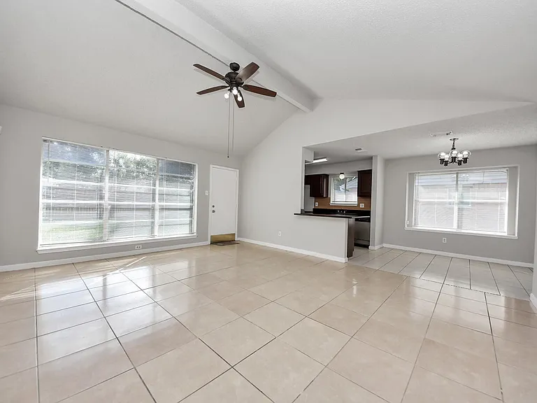 1911 Hammerwood Dr — Photo 9