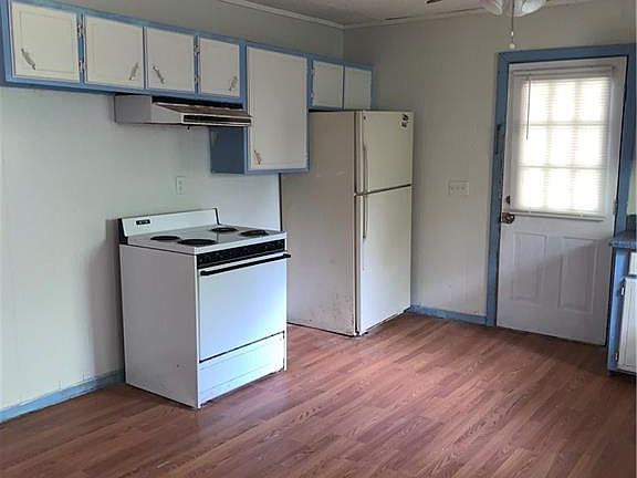 3rd image of 3904 22nd St NE