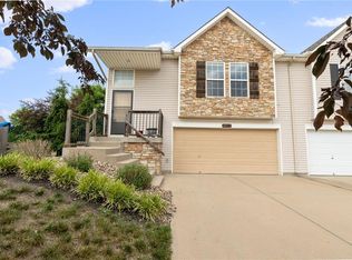 18513 S Mulberry Ct, Gardner, KS 66030