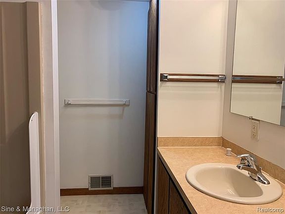 5th image of 230 14th St #230