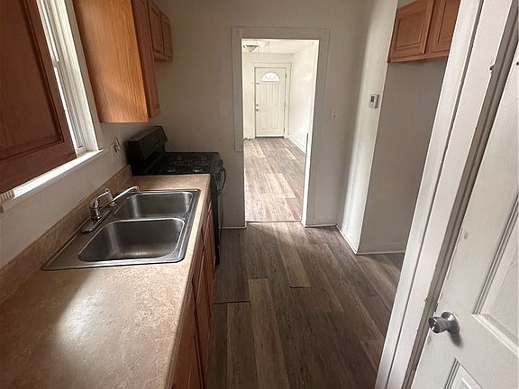 3rd image of 1495 Wildon Ave
