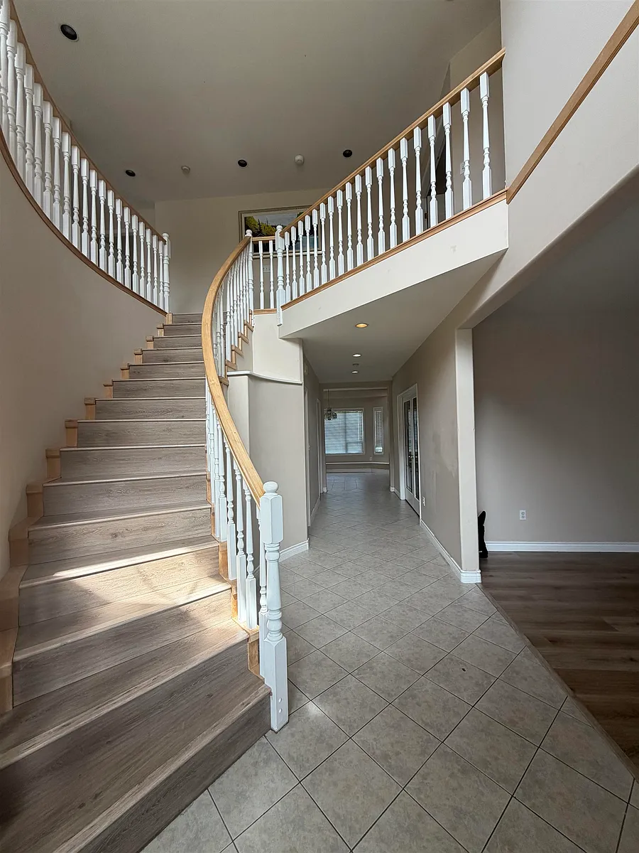Building Photo - 9228 Pinewell Cres