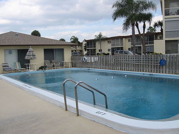 communiety pool
