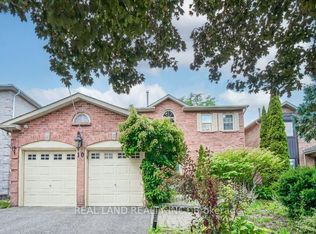 10 Timpson Dr, Aurora, ON L4G 5K6