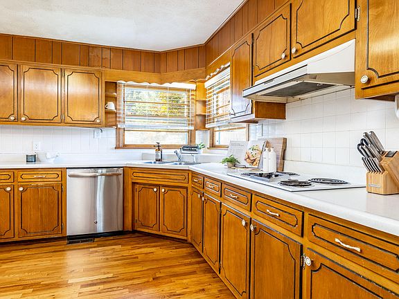 2nd image of 104 Hatcher Ln