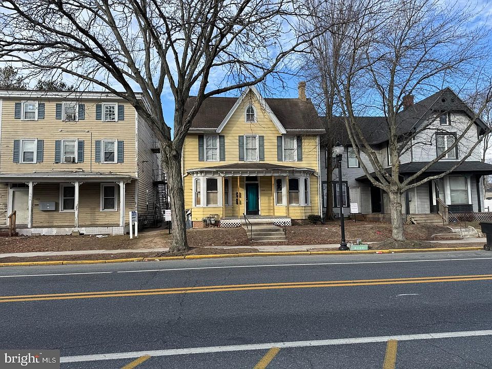 1st image of 102 S Governors Ave