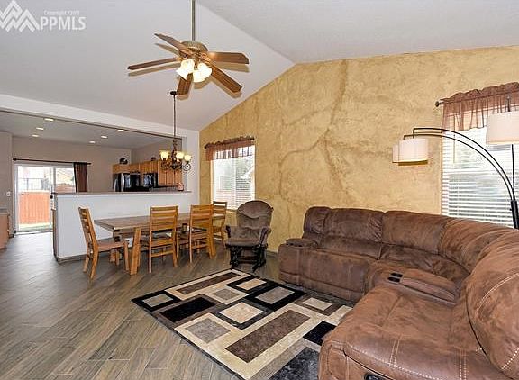 Custom Paint Pallets and Flooring