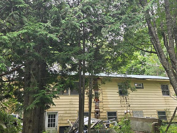 3rd image of 570 Ridge Road