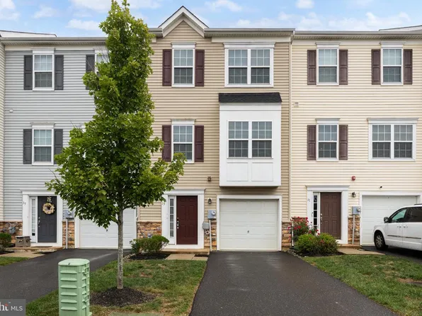 33 Iron Gate Rd, Sicklerville, NJ 08081