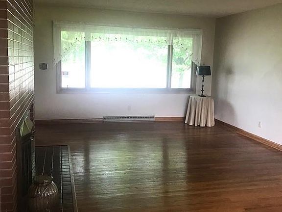 3rd image of 305 S McKinley Ave