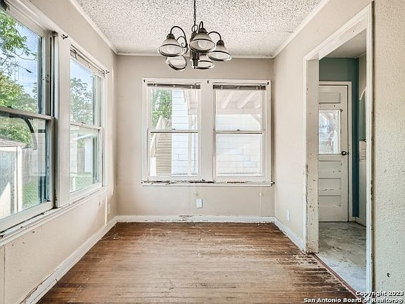 4th image of 205 ELMO AVE