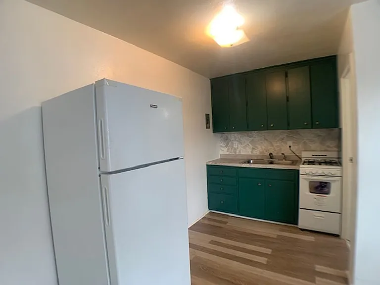 405 Fairview Ave N — Photo 3
