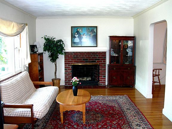 Living room w/ large window