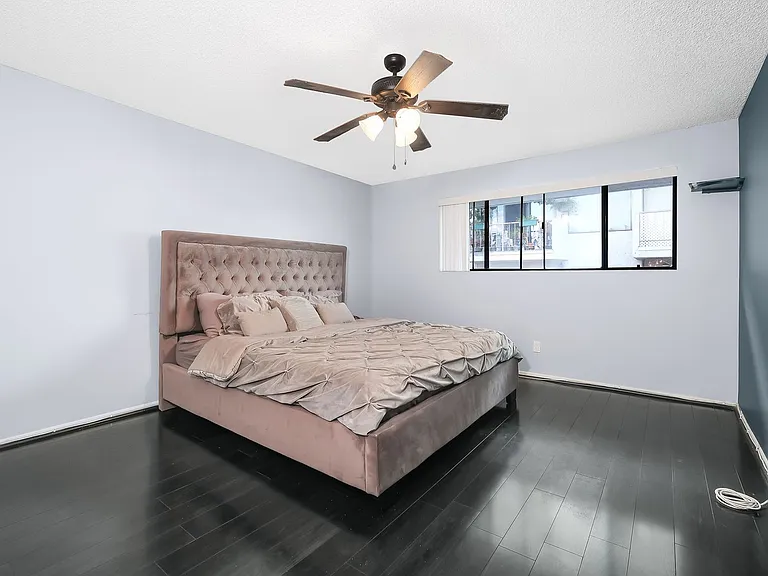 665 W 24th St #315 — Photo 10
