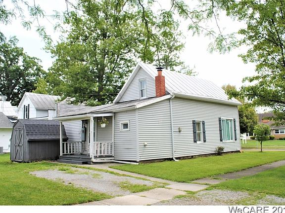 3rd image of 905 E 3rd St #10