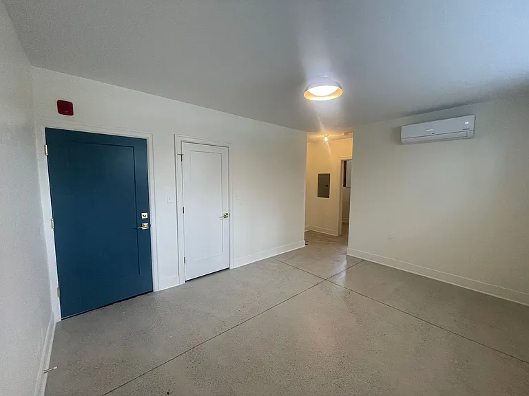 Sterling Apartments — Photo 59