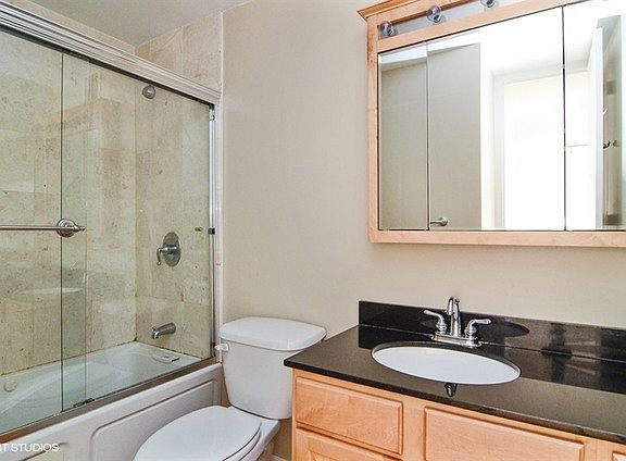 3rd image of 2020 N Lincoln Park W APT 32H