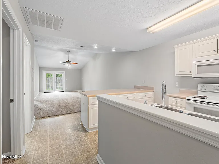 1006 Bertram Rd — Photo 2