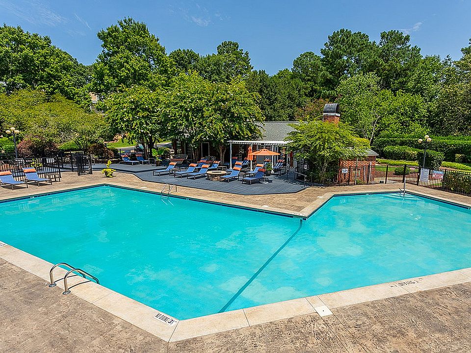 Resort-Style Pool at Autumn Ridge
