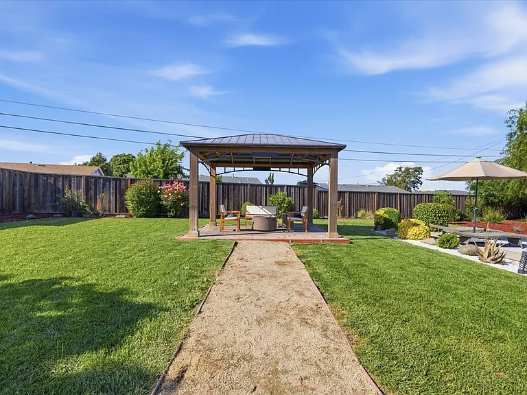 7947 Serena Ct — Photo 25