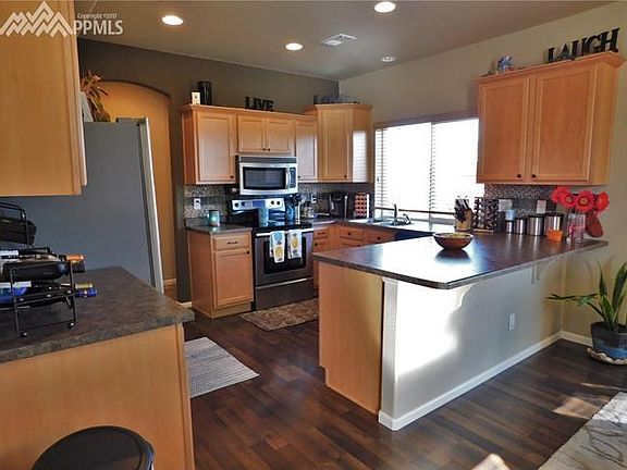 Beautiful kitchen w counter bar, pantry, SS appliances, lots and cabinets and counter space