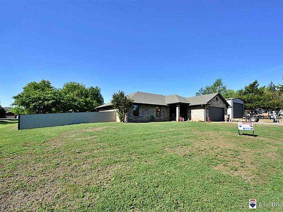 2nd image of 19 Lakeview Cir