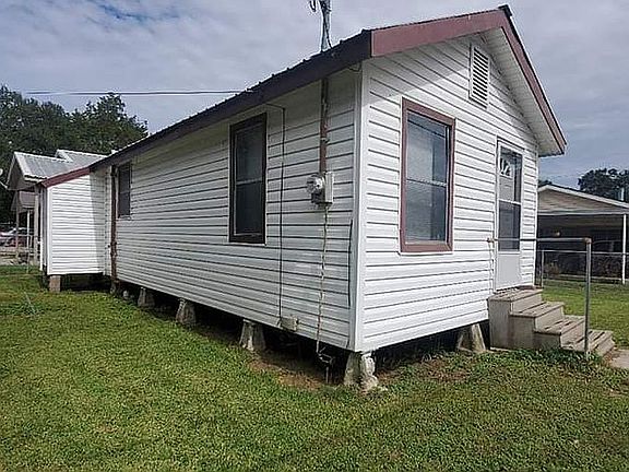 3rd image of 1008 Corinne St