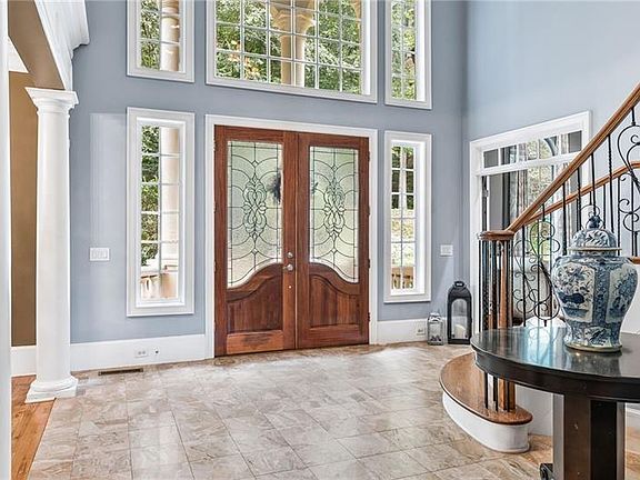 3rd image of 221 Allmond Ln