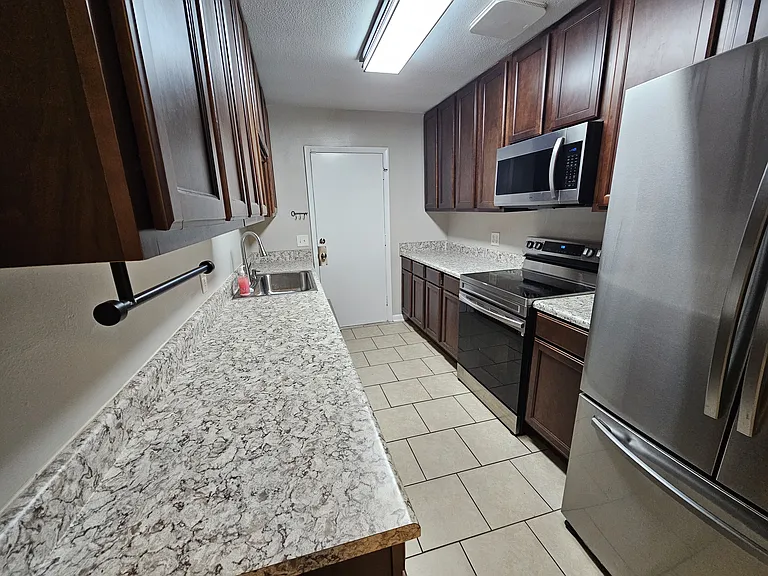75 S Madison Dr — Photo 3