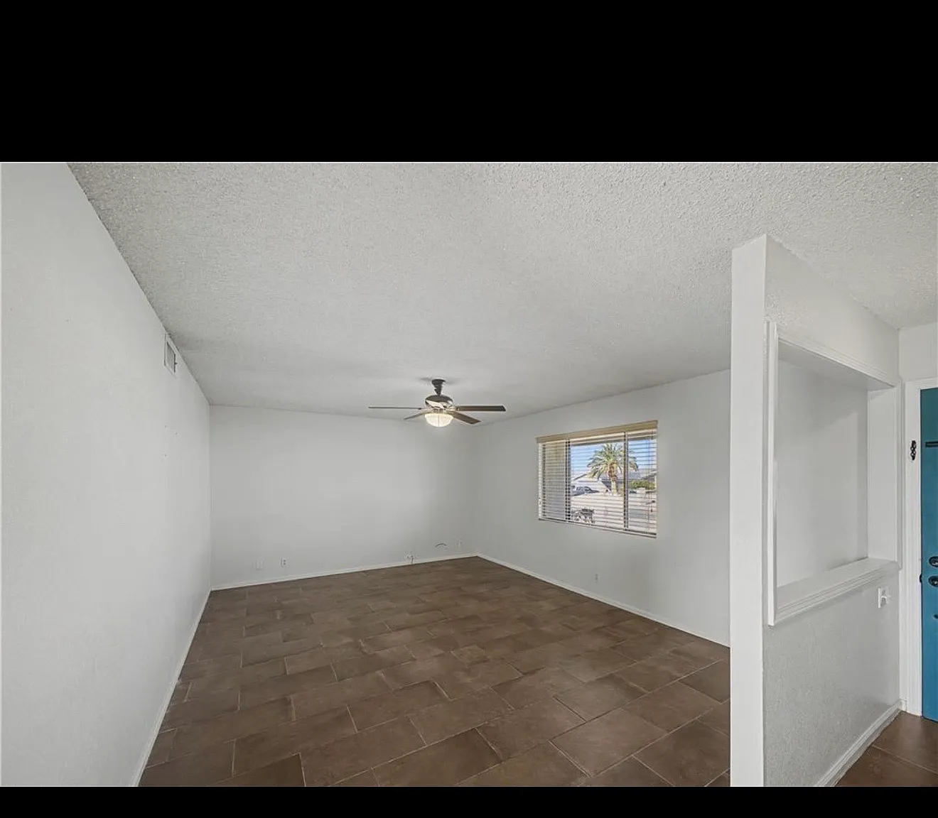 4 bed, 2200 sqft, $2,200 — Photo 2