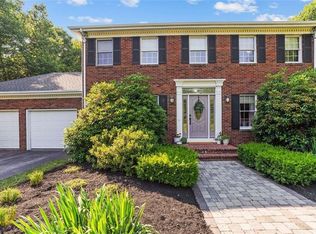 59 Hunter Ridge Dr, Scituate, RI 02857