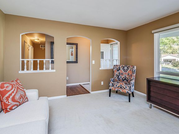 3rd image of 3407 Thornhill Ave