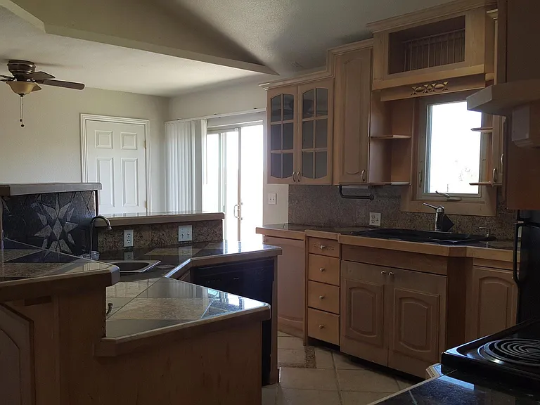 812 Torrey St — Photo 7