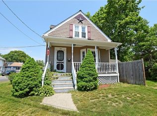 127 Bishop Ave, Rumford, RI 02916