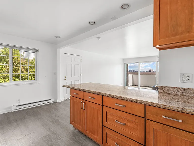 2144 Waverly Pl N #3 — Photo 5