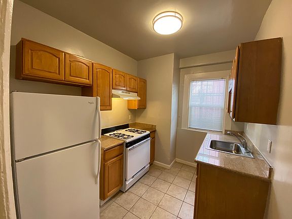 3rd image of 620 Eddy St APT 8