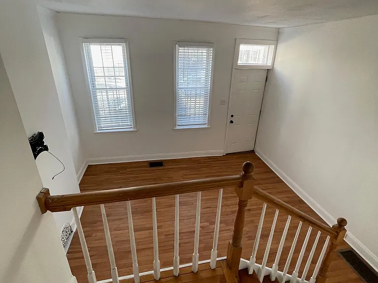 1102 Mount Vernon St — Photo 2
