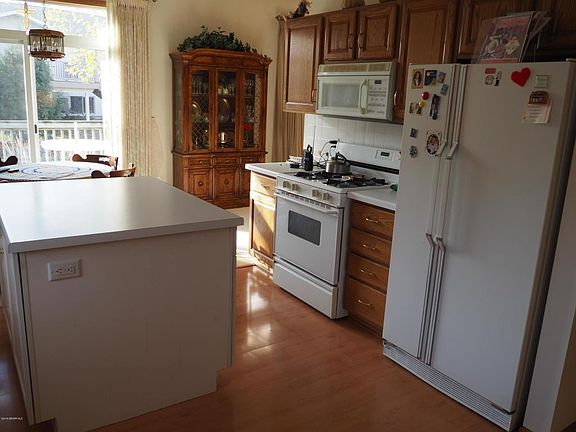 2nd image of 1365 Edinburgh Pl NE