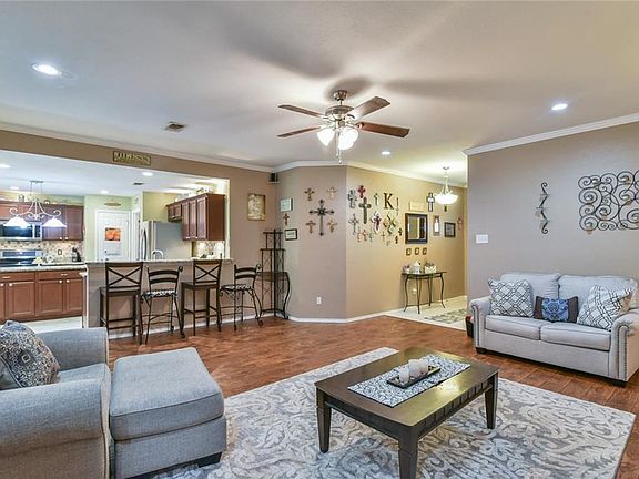 4th image of 1707 Windcastle Dr